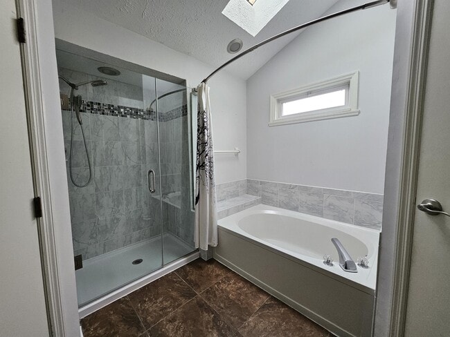 Building Photo - 7645 Bayridge Dr