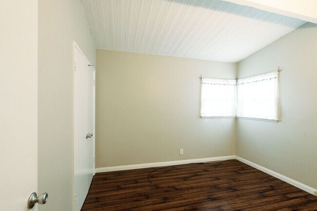 Building Photo - 2033 E Garvey Ave N