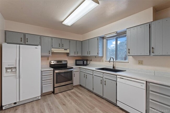 Building Photo - 6734 Hampton Dr