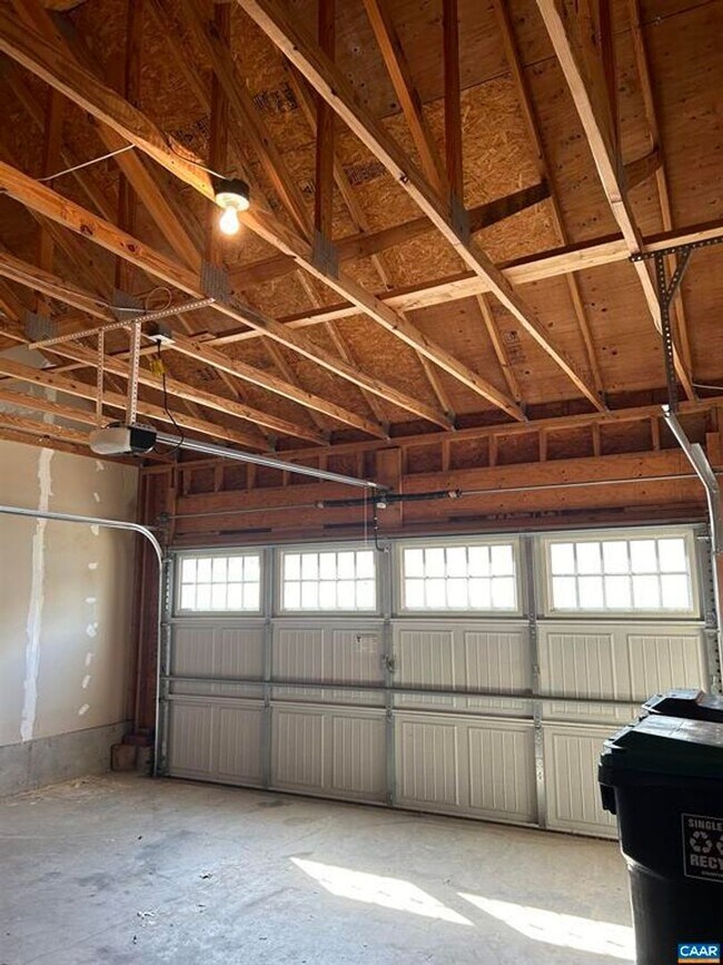 Building Photo - 923 Bing Ln