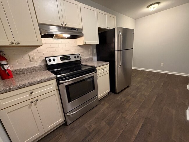 Building Photo - 5911 Lone Oak Dr SW