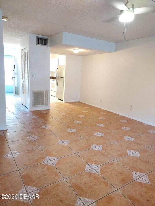 Building Photo - 55 Vining Ct