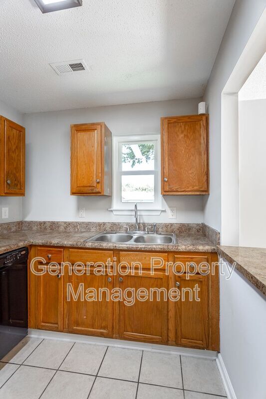 Building Photo - 2005 S Lyerly St