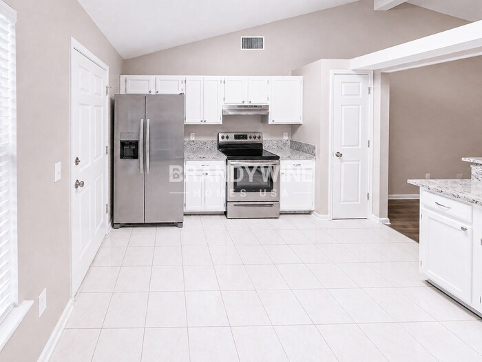 Building Photo - 11067 Barbizon Cir W