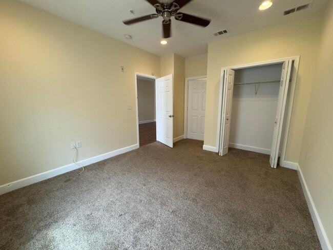 Building Photo - 1846 Belle Vue Way