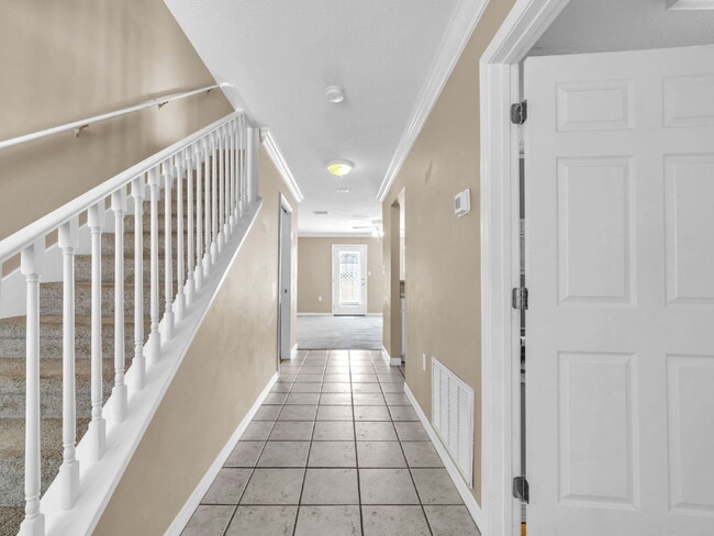 Building Photo - Charming 2-Bedroom Townhouse Retreat on Sc...
