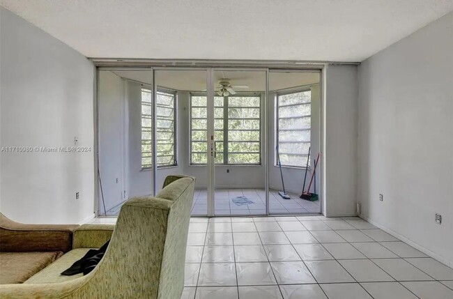 Building Photo - 1301 NE 191st St