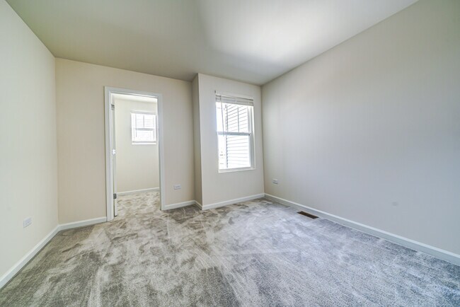 Building Photo - 2283 Horseshoe Cir