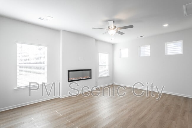 Building Photo - 8836 Meadowvale Ct