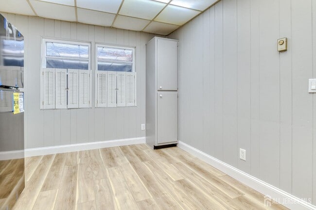 Building Photo - 347 Lincoln Blvd