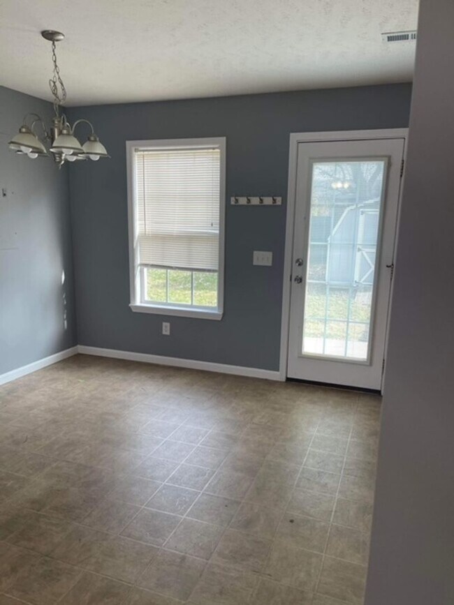 Building Photo - Beautiful 3 Bed, 2 Bath Home, Convenient Location, Close to Fort Knox
