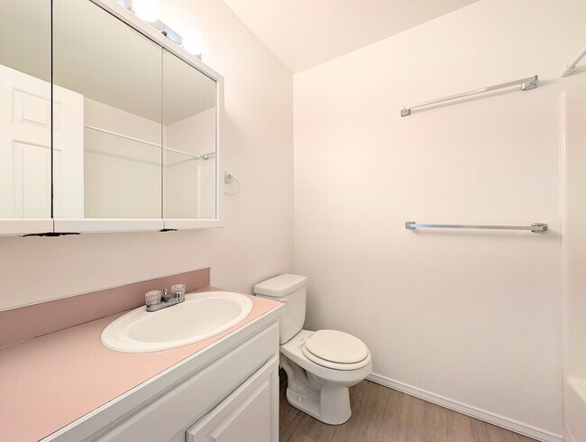 Building Photo - 2Bd/2Ba Seattle Condo