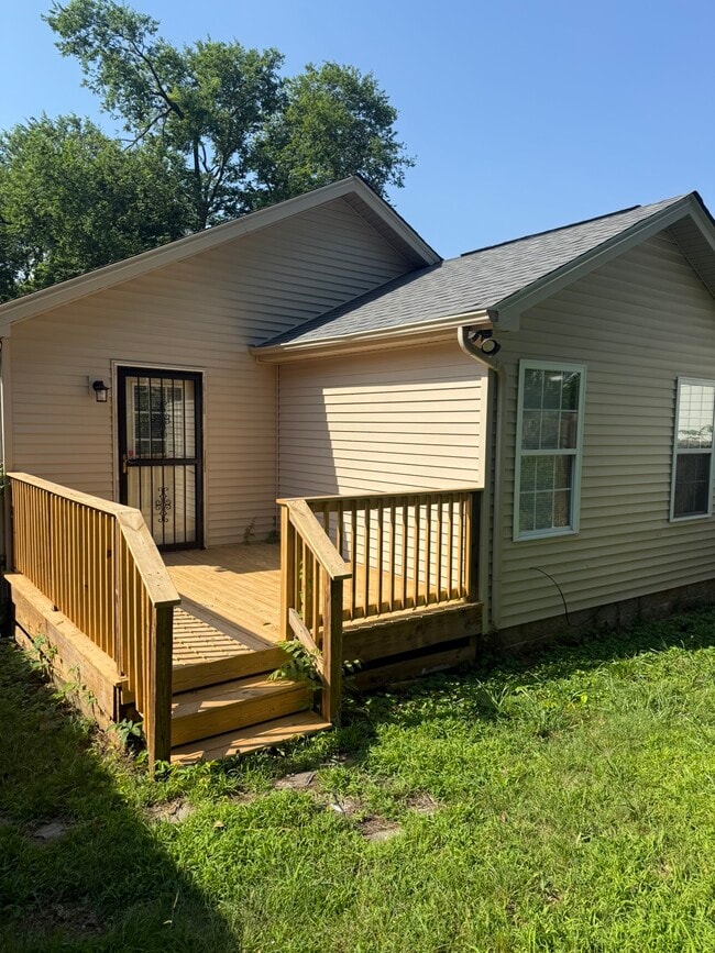 Building Photo - 1812 Glade St