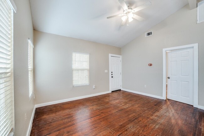 Building Photo - TOBIN HILL COTTAGE