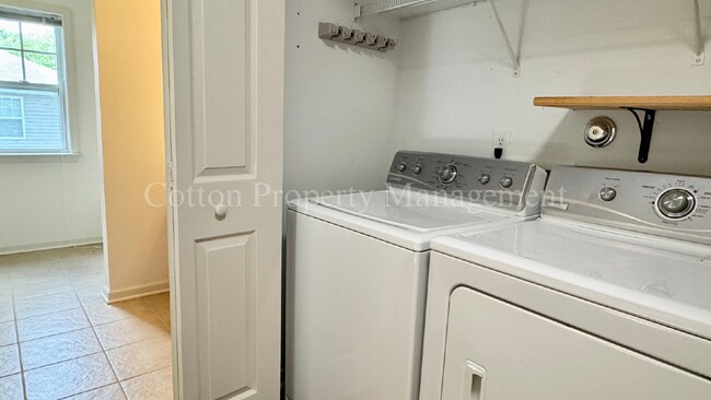 Building Photo - 3 BD//2 BA Condo / Tidal Oaks Community / 2nd Floor Unit / $1,500 per month / No Pets