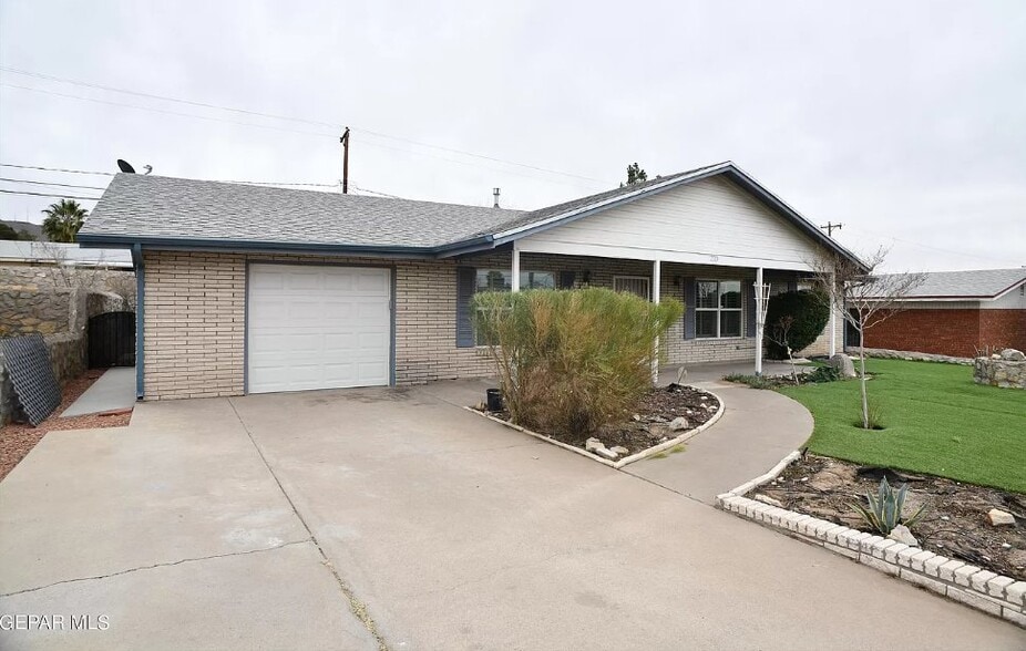 Building Photo - 220 Stratus Rd
