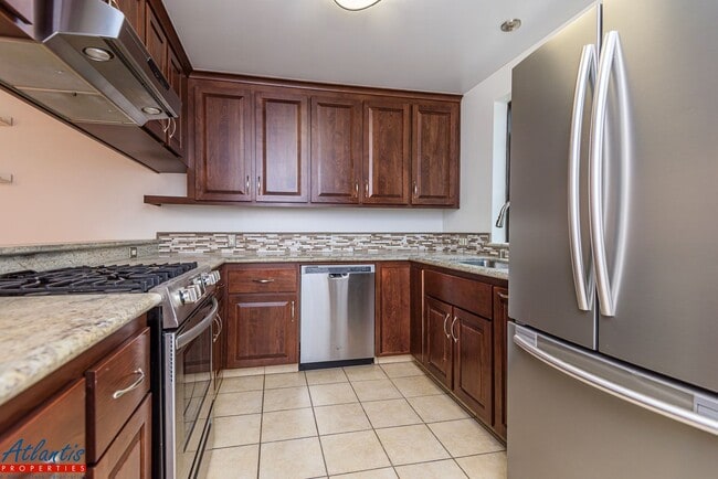 Building Photo - Remodeled Condo | Downtown Palo Alto | Near Stanford