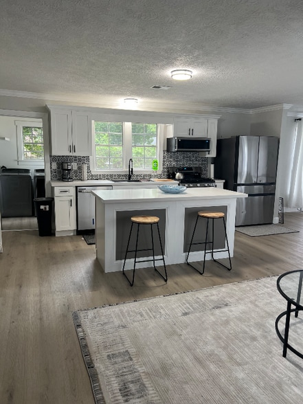 Building Photo - 3449 W Parkway St