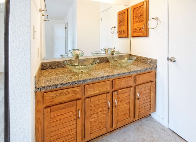 Building Photo - Comfortable home on a cul-de-sac with a great floorplan.