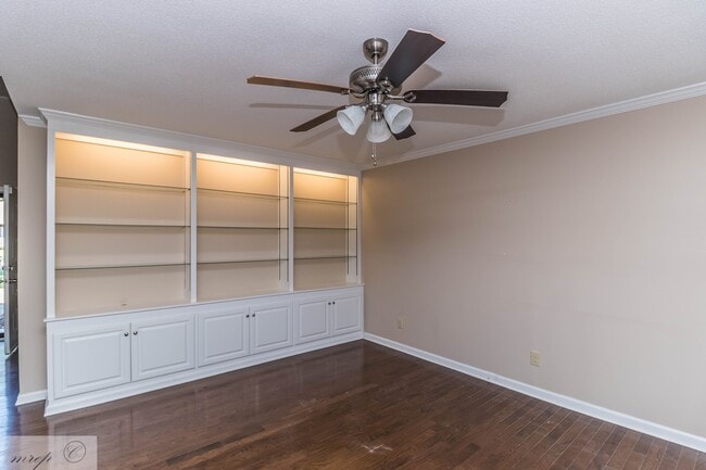 Building Photo - Spacious & Renovated Townhouse in Willow Run * Goldsboro