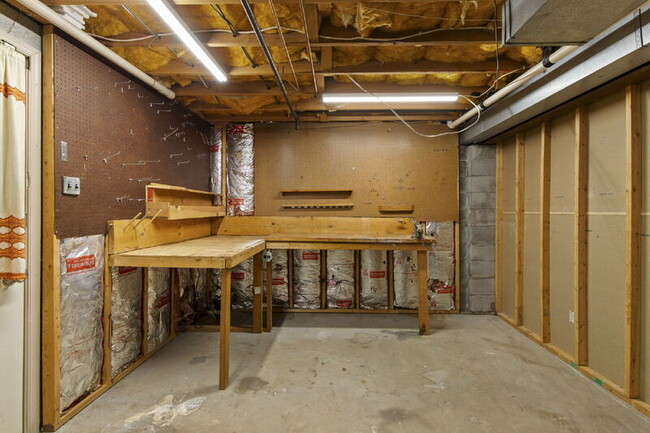 Building Photo - 7 Wood Oak Ct