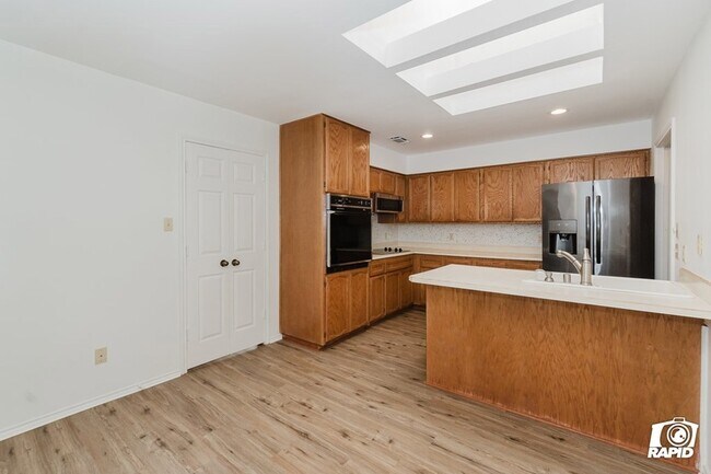 Building Photo - 4911 Sherwood Dr