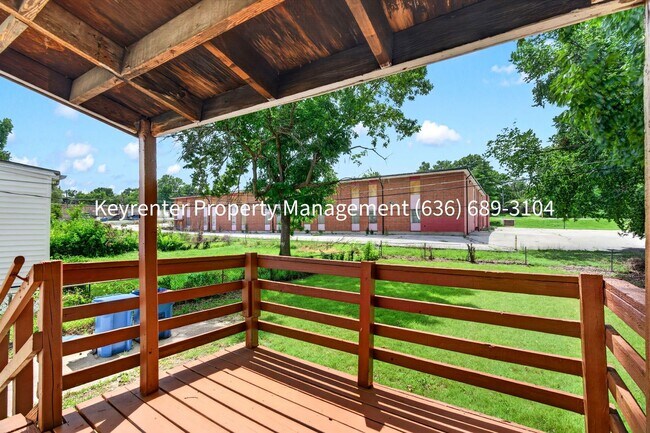 Building Photo - Charming Rehabbed 2-Bedroom Home