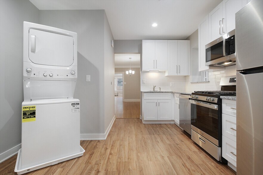 Building Photo - 5746 N Maplewood Ave