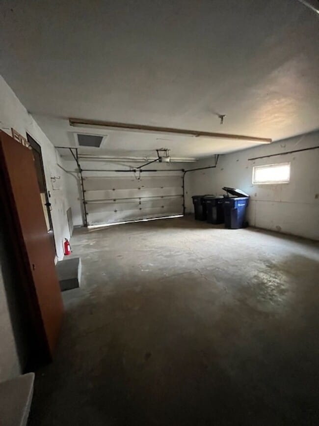 Building Photo - 3824 Skyview Dr