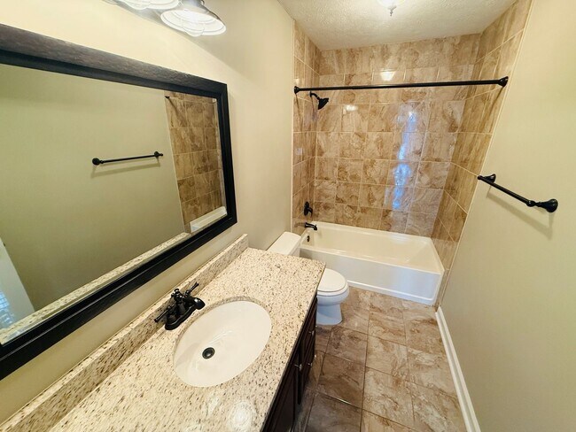 Building Photo - Middle Creek