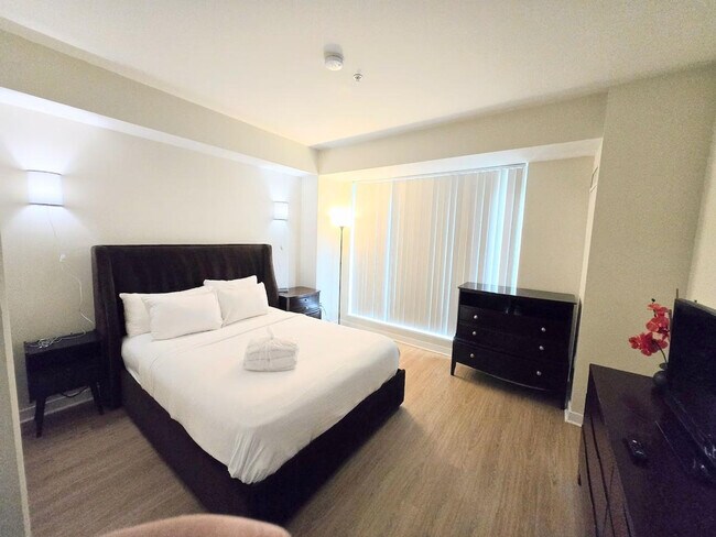 Building Photo - 5 Emerson Pl