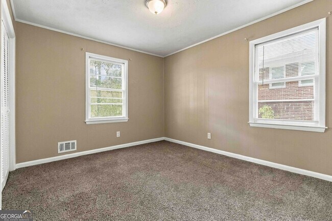Building Photo - 9169 Lakeview Dr SW