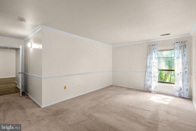 Building Photo - 435 Christopher Ave