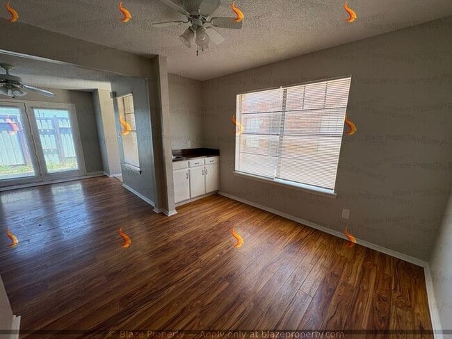 Building Photo - NOW LEASING : 3 Bed 2.5 Bath Townhouses