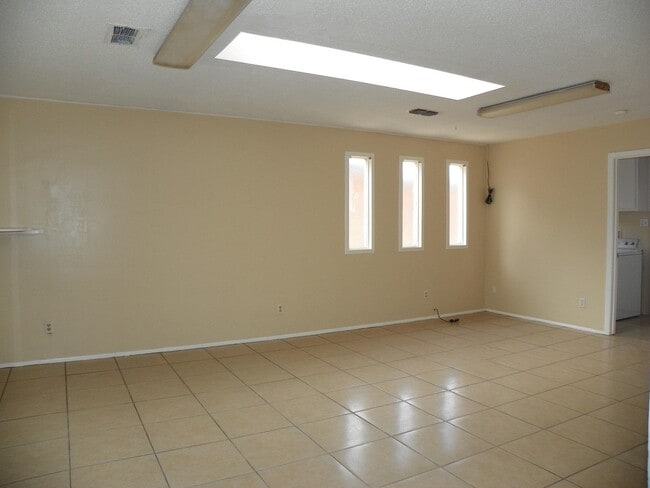 Building Photo - 11408 Lexington Ave NE