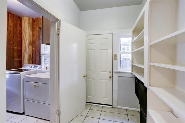Building Photo - 418 Branard St