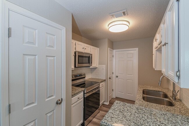 Building Photo - 13126 Townwood Dr