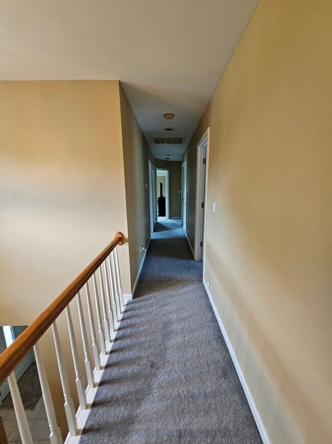 Building Photo - Beautiful family home in Great Neighborhood