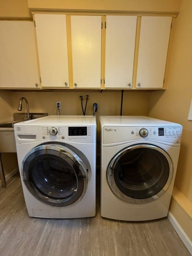 Building Photo - UPDATED 4 BED, 3 BATH KIRKLAND HOUSE FOR RENT AVAILABLE NOW!