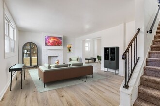 Building Photo - AVAILABLE August 2026 - Beautiful 2+ Bedroom Home w/ Updates Throughout!