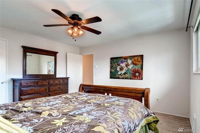 Building Photo - 5722 122nd Pl SE