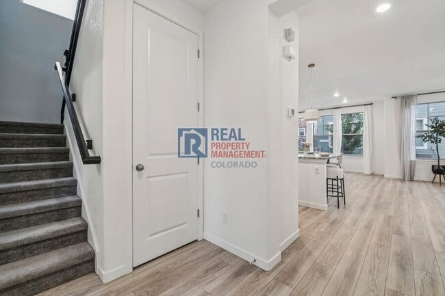 Building Photo - 8396 Bijou Crk Ave