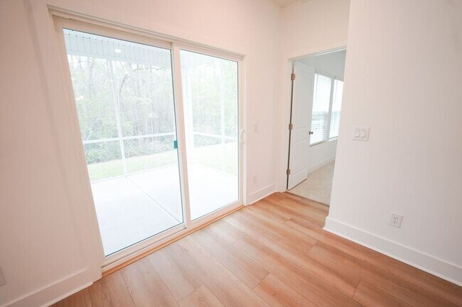 Building Photo - 128 Kingswood Cir