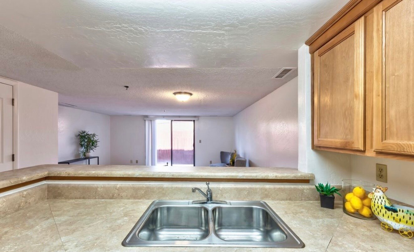 Building Photo - 1246 N Barzona Ave