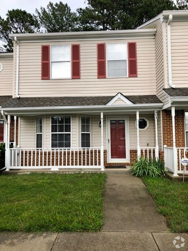 Building Photo - Coventry Townhome Move In Ready.