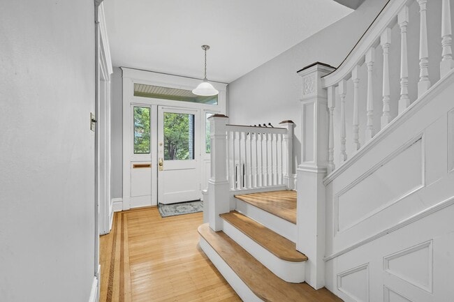 Building Photo - Historic 5-bedroom Home in Squirrel Hill