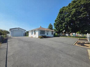 Building Photo - 5621 N Hemlock St