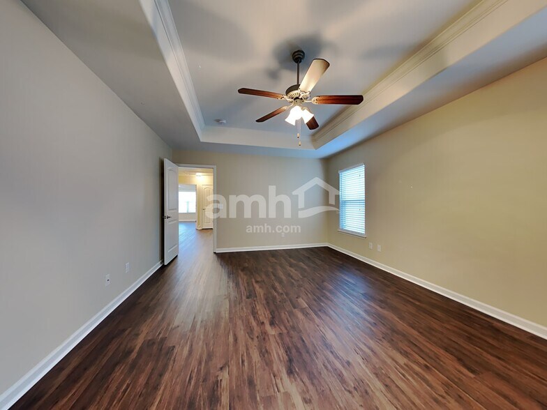 Building Photo - 510 Summer Hill Way