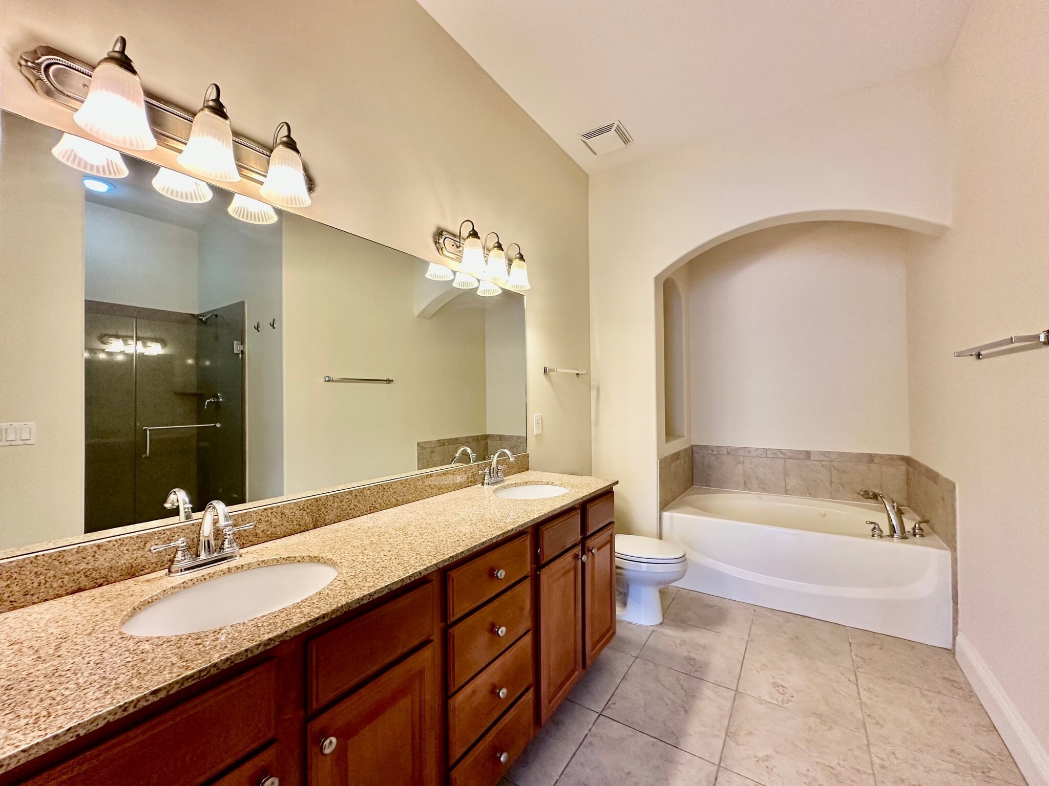 Building Photo - 1303 Verde Dr