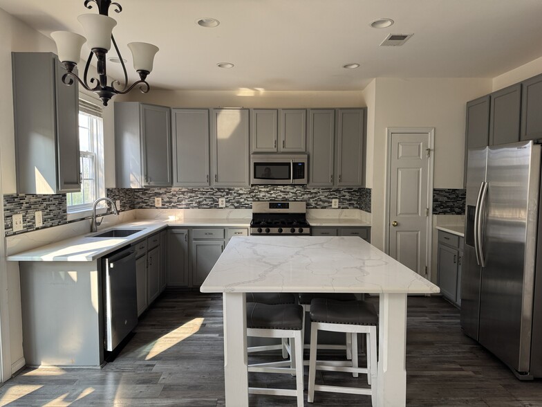 Building Photo - 336 Baish Dr SE